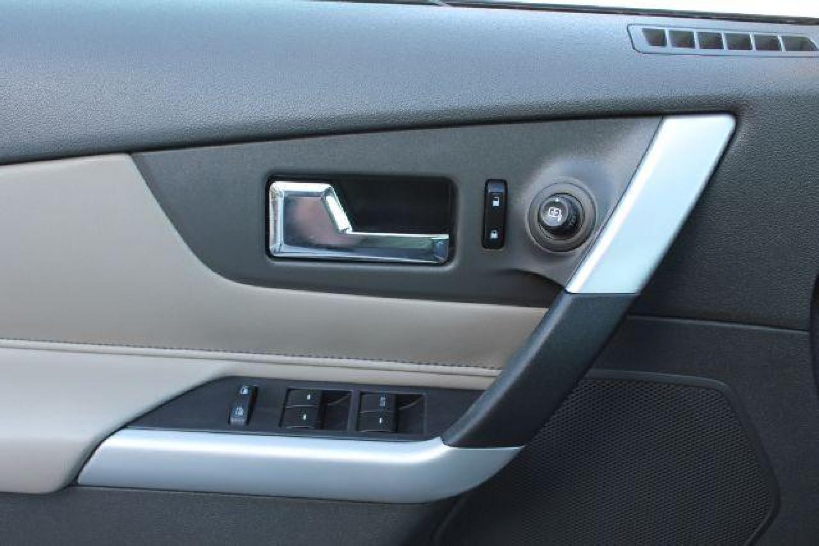 2011 White Ford Edge SEL (2FMDK3JC9BB) with an 3.5L V-6 DOHC engine, Automatic transmission, located at 2443 Albert Pike, Hot Springs, AR, 71913, (501) 623-6255, 34.492222, -93.109993 - Photo#9