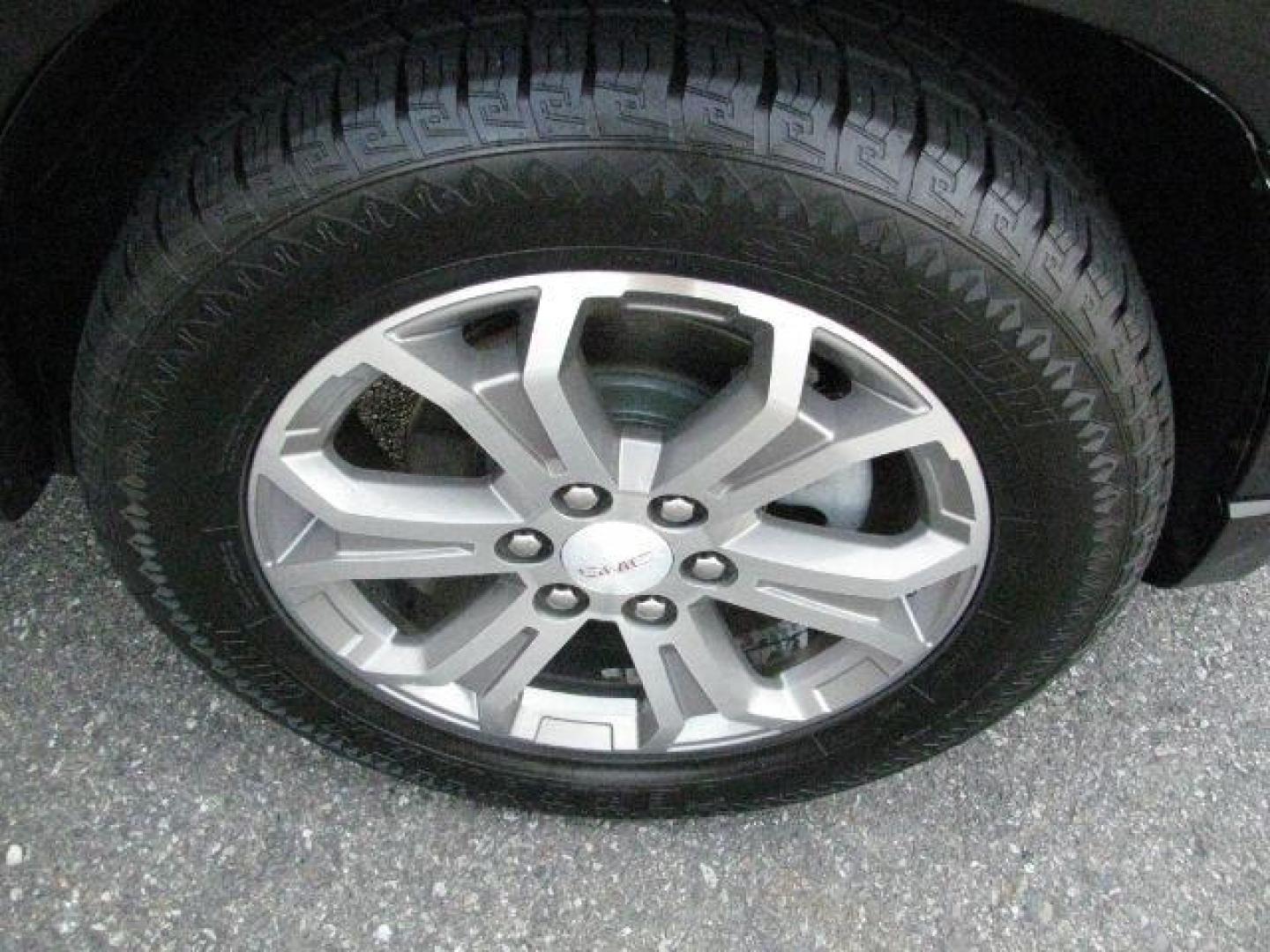 2016 Black GMC Acadia SLT-1 (1GKKRRKD8GJ) with an 3.6L V-6 gasoline direct injection engine, Automatic transmission, located at 2443 Albert Pike, Hot Springs, AR, 71913, (501) 623-6255, 34.492222, -93.109993 - Photo#6