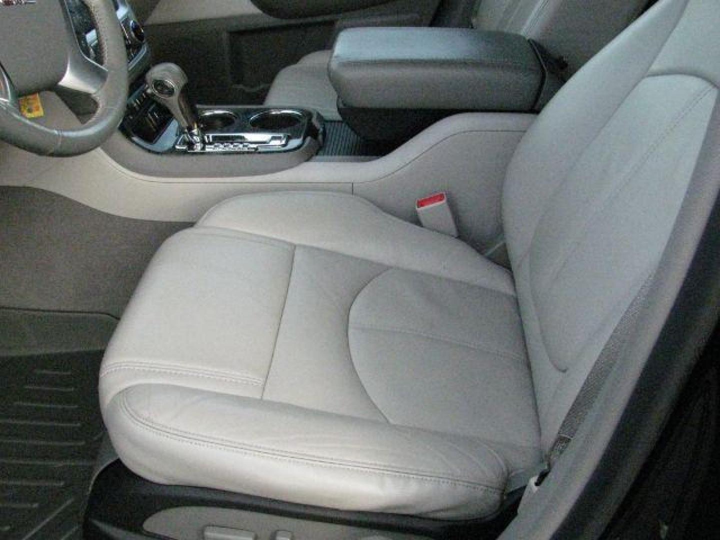 2016 Black GMC Acadia SLT-1 (1GKKRRKD8GJ) with an 3.6L V-6 gasoline direct injection engine, Automatic transmission, located at 2443 Albert Pike, Hot Springs, AR, 71913, (501) 623-6255, 34.492222, -93.109993 - Photo#8