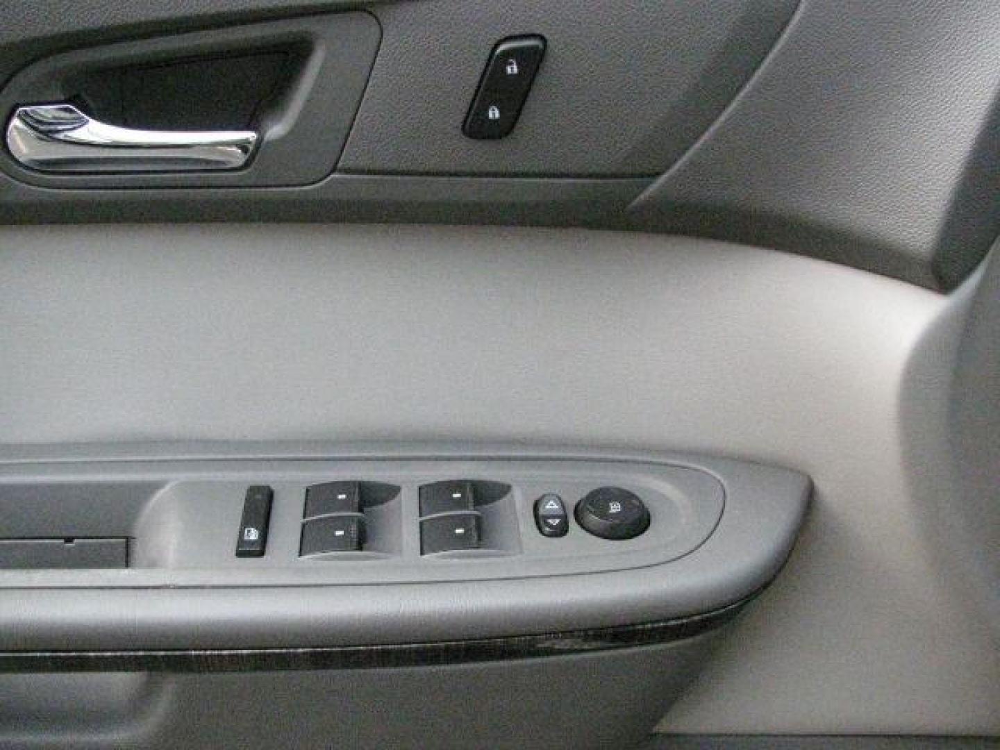 2016 Black GMC Acadia SLT-1 (1GKKRRKD8GJ) with an 3.6L V-6 gasoline direct injection engine, Automatic transmission, located at 2443 Albert Pike, Hot Springs, AR, 71913, (501) 623-6255, 34.492222, -93.109993 - Photo#10