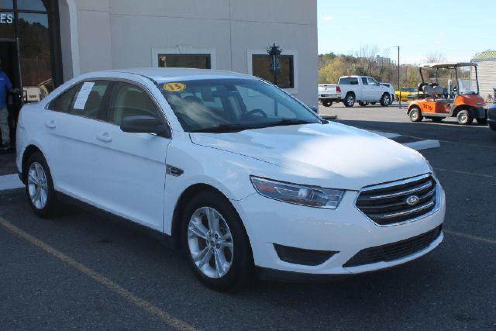 2015 White Ford Taurus SE (1FAHP2D80FG) with an EcoBoost 2L I-4 gasoline direct injection engine, Automatic transmission, located at 2443 Albert Pike, Hot Springs, AR, 71913, (501) 623-6255, 34.492222, -93.109993 - Photo#5