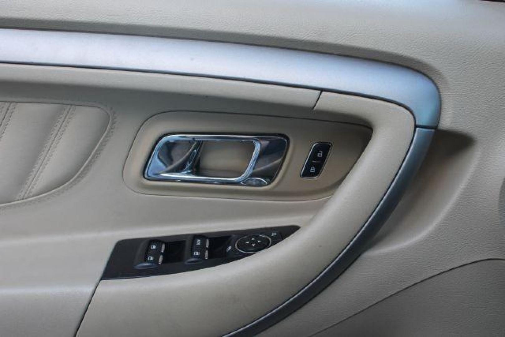 2015 White Ford Taurus SE (1FAHP2D80FG) with an EcoBoost 2L I-4 gasoline direct injection engine, Automatic transmission, located at 2443 Albert Pike, Hot Springs, AR, 71913, (501) 623-6255, 34.492222, -93.109993 - Photo#10