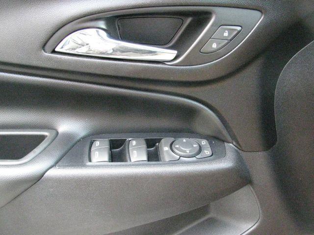 2018 Silver Chevrolet Equinox LT (3GNAXJEVXJS) with an 1.5L I-4 gasoline direct injection engine, Automatic transmission, located at 2443 Albert Pike, Hot Springs, AR, 71913, (501) 623-6255, 34.492222, -93.109993 - Photo#10