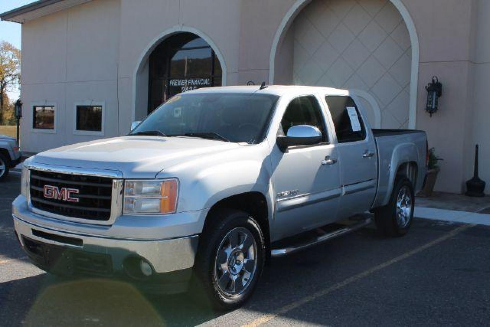 2010 Silver GMC Sierra 1500 SLE (3GTRCVE00AG) with an Vortec 5.3L V-8 variable valve control engine, Automatic transmission, located at 2443 Albert Pike, Hot Springs, AR, 71913, (501) 623-6255, 34.492222, -93.109993 - Photo#0