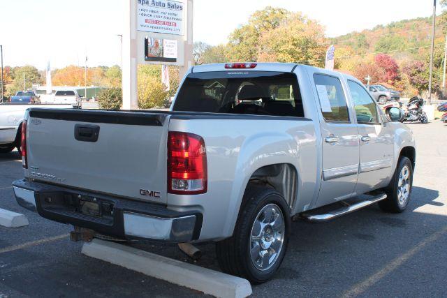 2010 Silver GMC Sierra 1500 SLE (3GTRCVE00AG) with an Vortec 5.3L V-8 variable valve control engine, Automatic transmission, located at 2443 Albert Pike, Hot Springs, AR, 71913, (501) 623-6255, 34.492222, -93.109993 - Photo#4
