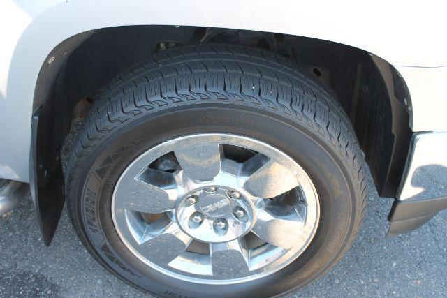 2010 Silver GMC Sierra 1500 SLE (3GTRCVE00AG) with an Vortec 5.3L V-8 variable valve control engine, Automatic transmission, located at 2443 Albert Pike, Hot Springs, AR, 71913, (501) 623-6255, 34.492222, -93.109993 - Photo#7