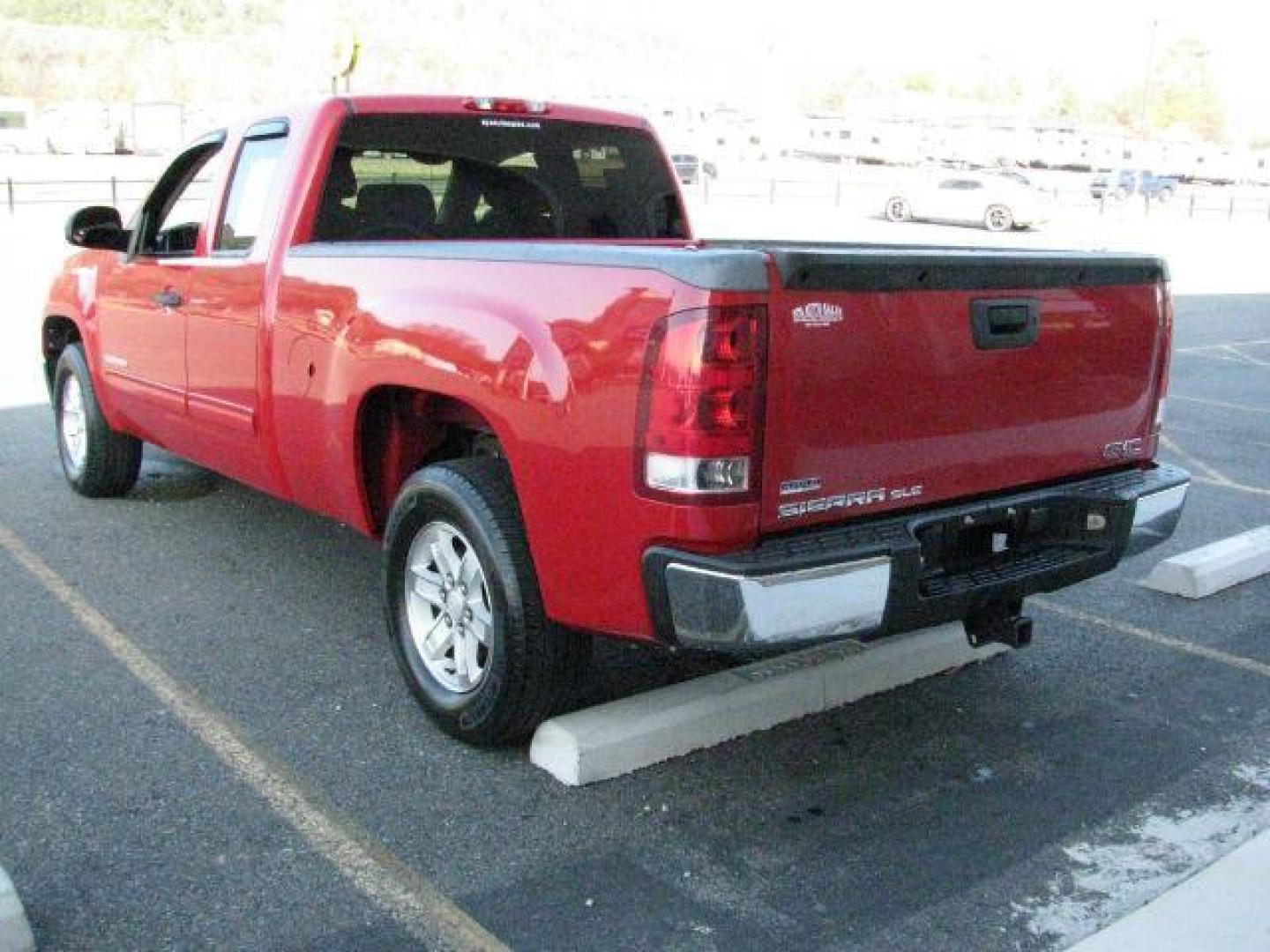 2011 Red GMC Sierra 1500 SLE (1GTR1VE09BZ) with an 5.3L engine, Automatic transmission, located at 2443 Albert Pike, Hot Springs, AR, 71913, (501) 623-6255, 34.492222, -93.109993 - Photo#2