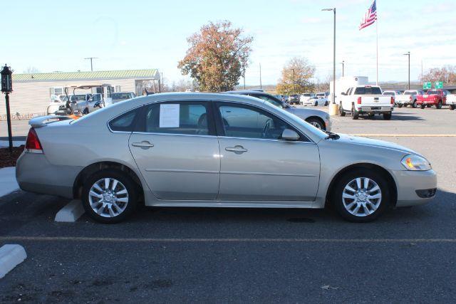 2010 Tan Chevrolet Impala LT (2G1WB5EK0A1) with an 3.5L V-6 variable valve control engine, Automatic transmission, located at 2443 Albert Pike, Hot Springs, AR, 71913, (501) 623-6255, 34.492222, -93.109993 - Photo#4