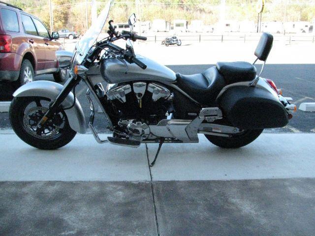 2014 Gray Honda Interstate Interstate (JH2SC6679EK) with an 1312cc engine, Manual transmission, located at 2443 Albert Pike, Hot Springs, AR, 71913, (501) 623-6255, 34.492222, -93.109993 - Photo#2