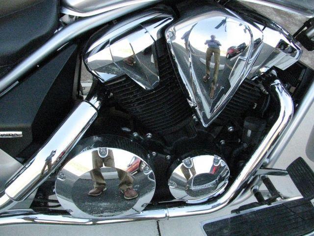 2014 Gray Honda Interstate Interstate (JH2SC6679EK) with an 1312cc engine, Manual transmission, located at 2443 Albert Pike, Hot Springs, AR, 71913, (501) 623-6255, 34.492222, -93.109993 - Photo#4