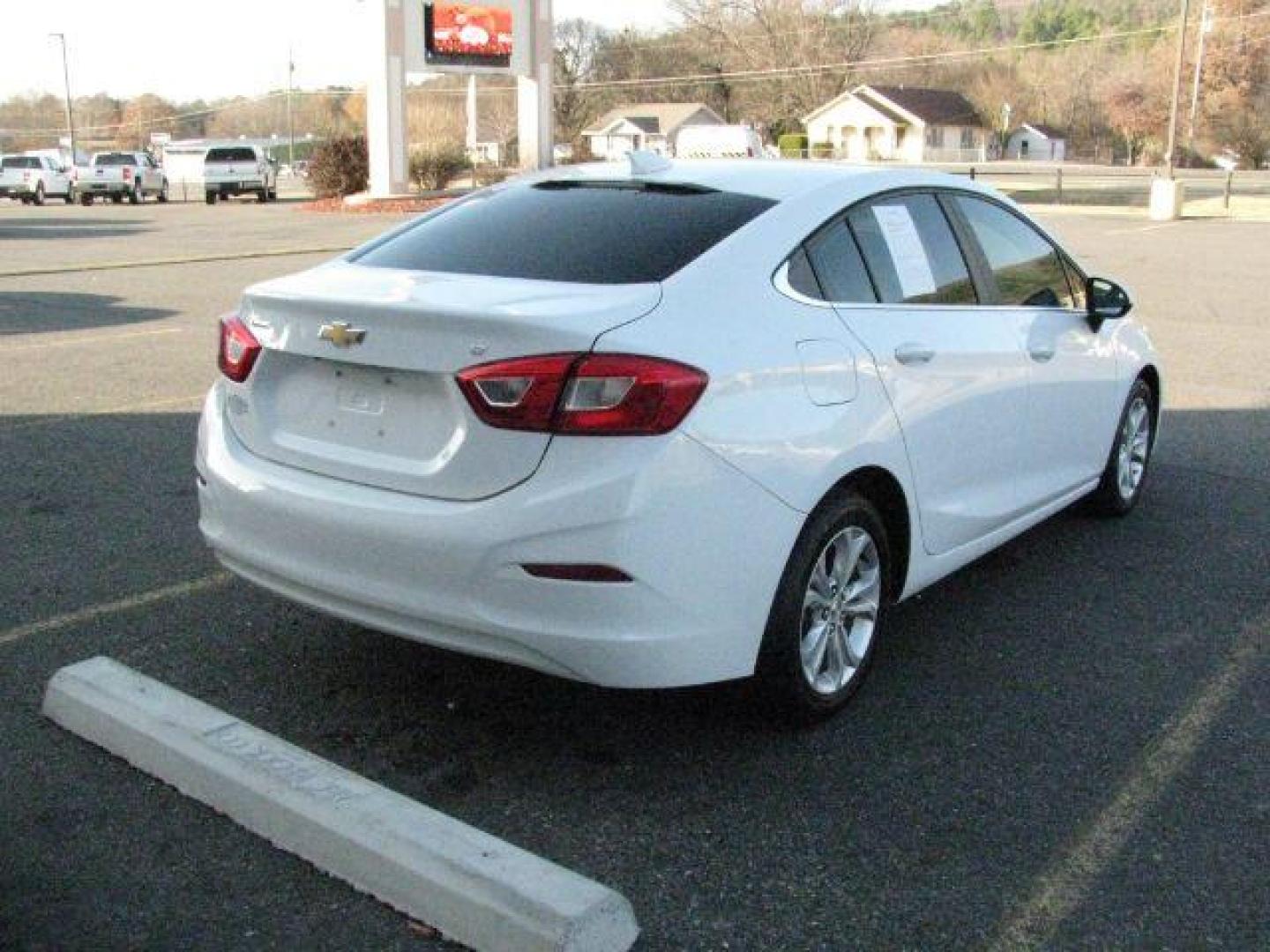 2019 White Chevrolet Cruze LT (1G1BE5SM0K7) with an 1.4L I-4 gasoline direct injection engine, Automatic transmission, located at 2443 Albert Pike, Hot Springs, AR, 71913, (501) 623-6255, 34.492222, -93.109993 - Photo#3