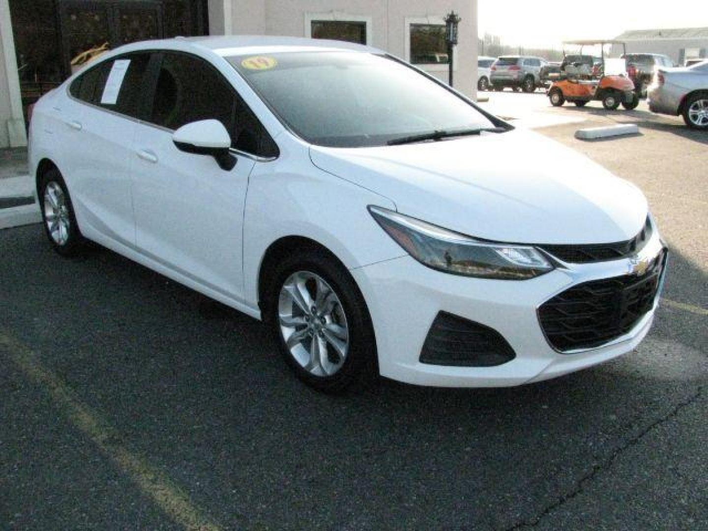 2019 White Chevrolet Cruze LT (1G1BE5SM0K7) with an 1.4L I-4 gasoline direct injection engine, Automatic transmission, located at 2443 Albert Pike, Hot Springs, AR, 71913, (501) 623-6255, 34.492222, -93.109993 - Photo#5