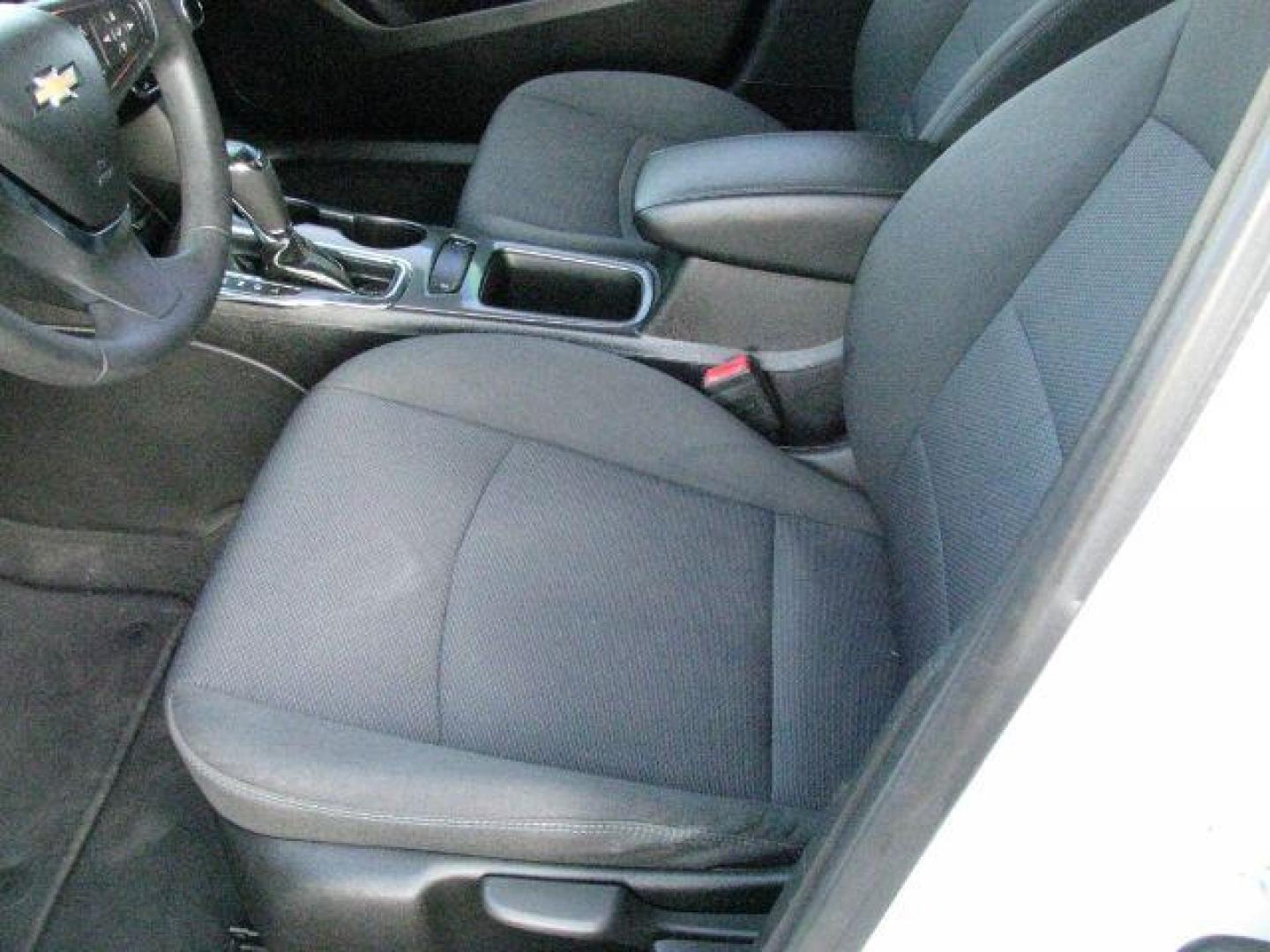 2019 White Chevrolet Cruze LT (1G1BE5SM0K7) with an 1.4L I-4 gasoline direct injection engine, Automatic transmission, located at 2443 Albert Pike, Hot Springs, AR, 71913, (501) 623-6255, 34.492222, -93.109993 - Photo#8