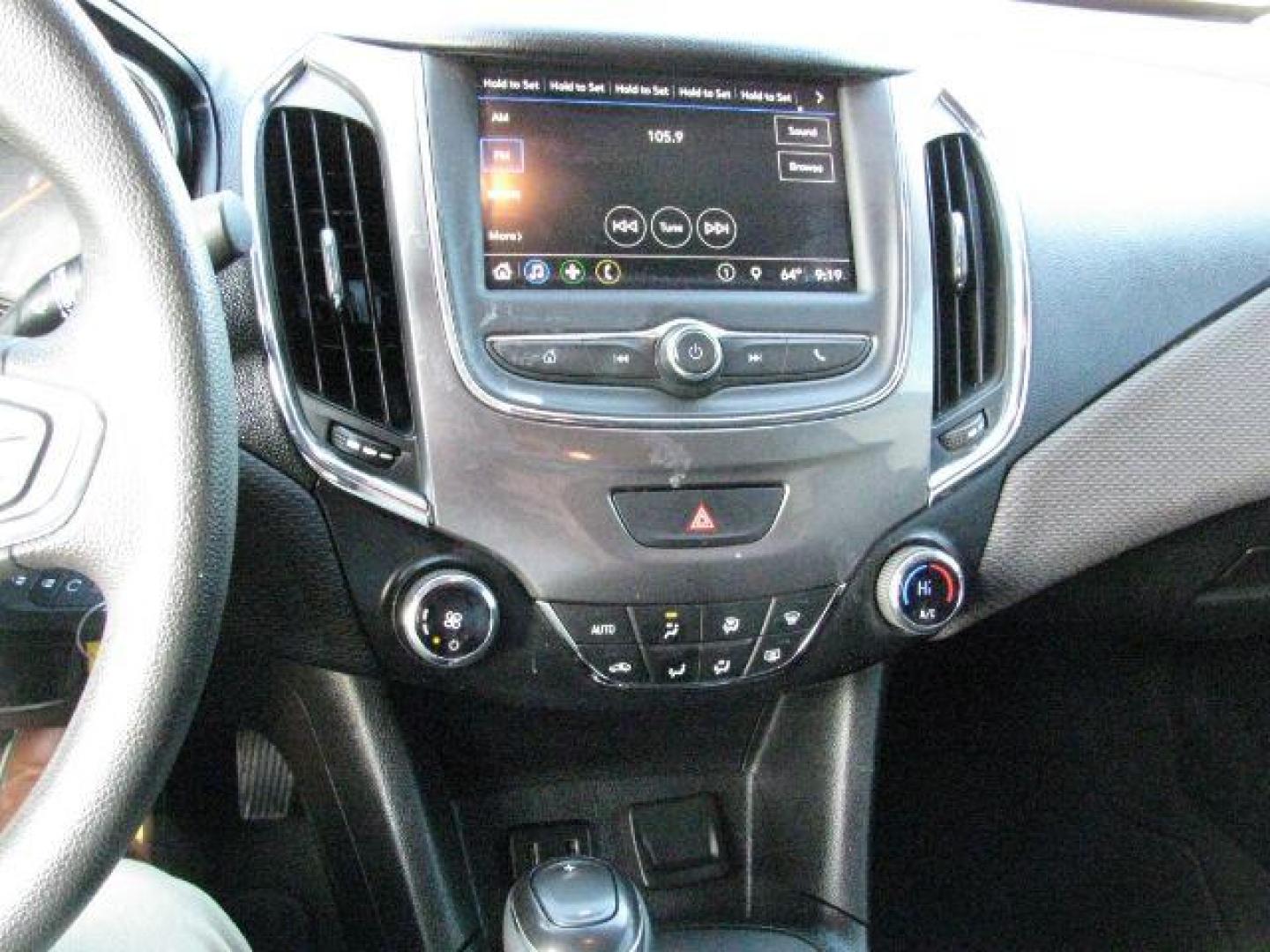 2019 White Chevrolet Cruze LT (1G1BE5SM0K7) with an 1.4L I-4 gasoline direct injection engine, Automatic transmission, located at 2443 Albert Pike, Hot Springs, AR, 71913, (501) 623-6255, 34.492222, -93.109993 - Photo#9