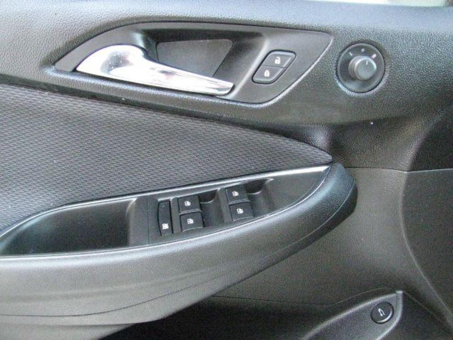 2019 White Chevrolet Cruze LT (1G1BE5SM0K7) with an 1.4L I-4 gasoline direct injection engine, Automatic transmission, located at 2443 Albert Pike, Hot Springs, AR, 71913, (501) 623-6255, 34.492222, -93.109993 - Photo#10