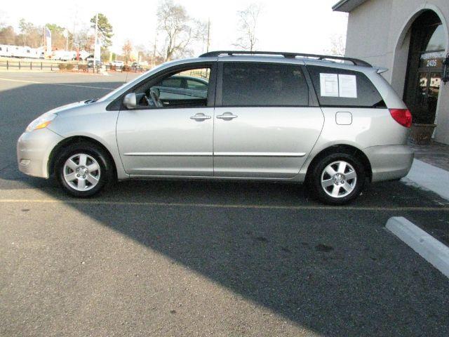 2009 Gray Toyota Sienna XLE | Limited (5TDZK22C69S) with an 3.5L V-6 DOHC engine, Automatic transmission, located at 2443 Albert Pike, Hot Springs, AR, 71913, (501) 623-6255, 34.492222, -93.109993 - Photo#1