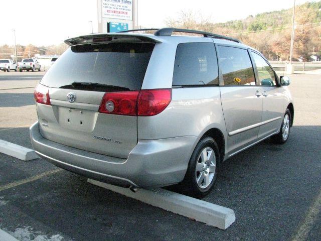 2009 Gray Toyota Sienna XLE | Limited (5TDZK22C69S) with an 3.5L V-6 DOHC engine, Automatic transmission, located at 2443 Albert Pike, Hot Springs, AR, 71913, (501) 623-6255, 34.492222, -93.109993 - Photo#3