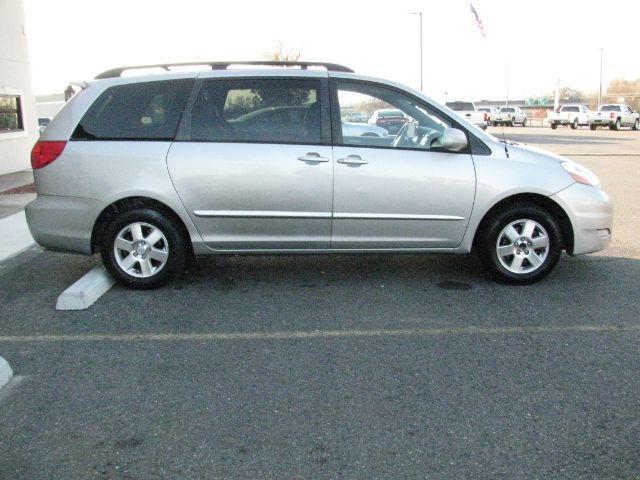 2009 Gray Toyota Sienna XLE | Limited (5TDZK22C69S) with an 3.5L V-6 DOHC engine, Automatic transmission, located at 2443 Albert Pike, Hot Springs, AR, 71913, (501) 623-6255, 34.492222, -93.109993 - Photo#4