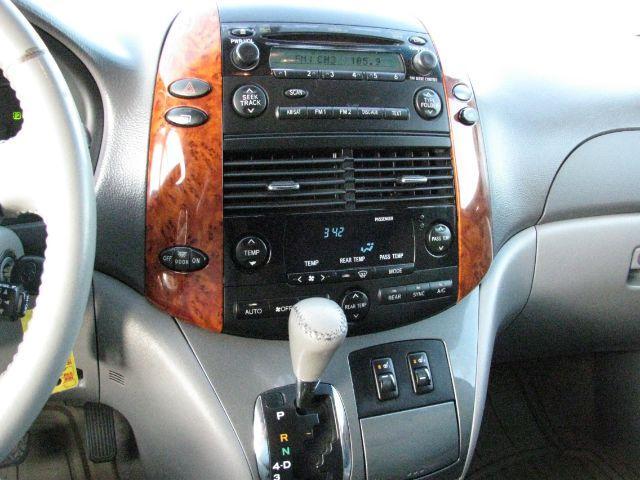 2009 Gray Toyota Sienna XLE | Limited (5TDZK22C69S) with an 3.5L V-6 DOHC engine, Automatic transmission, located at 2443 Albert Pike, Hot Springs, AR, 71913, (501) 623-6255, 34.492222, -93.109993 - Photo#9