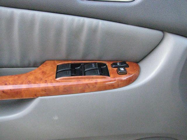 2009 Gray Toyota Sienna XLE | Limited (5TDZK22C69S) with an 3.5L V-6 DOHC engine, Automatic transmission, located at 2443 Albert Pike, Hot Springs, AR, 71913, (501) 623-6255, 34.492222, -93.109993 - Photo#10