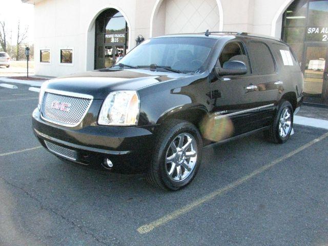 2012 Black GMC Yukon Denali (1GKS2EEF5CR) with an Vortec 6.2L V-8 variable valve control engine, Automatic transmission, located at 2443 Albert Pike, Hot Springs, AR, 71913, (501) 623-6255, 34.492222, -93.109993 - Photo#0