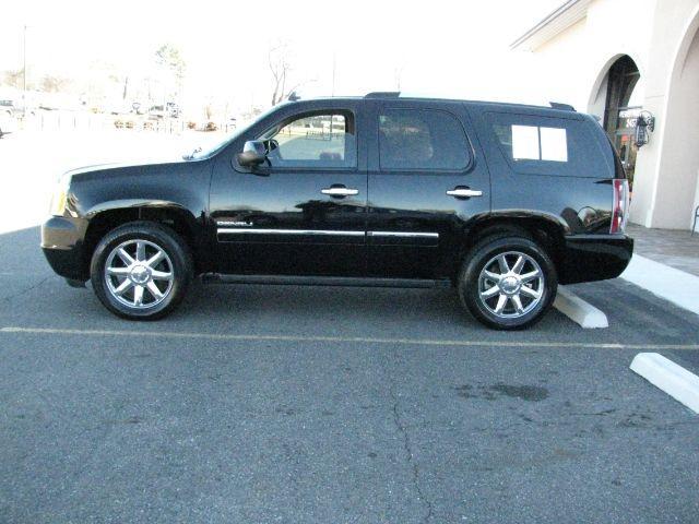 2012 Black GMC Yukon Denali (1GKS2EEF5CR) with an Vortec 6.2L V-8 variable valve control engine, Automatic transmission, located at 2443 Albert Pike, Hot Springs, AR, 71913, (501) 623-6255, 34.492222, -93.109993 - Photo#1