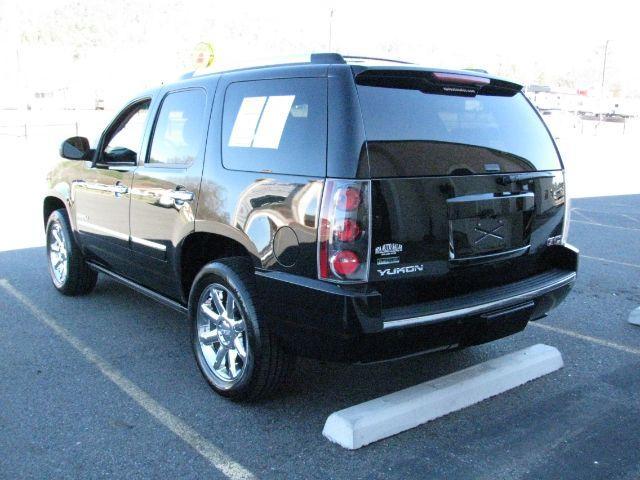 2012 Black GMC Yukon Denali (1GKS2EEF5CR) with an Vortec 6.2L V-8 variable valve control engine, Automatic transmission, located at 2443 Albert Pike, Hot Springs, AR, 71913, (501) 623-6255, 34.492222, -93.109993 - Photo#2