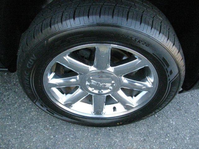 2012 Black GMC Yukon Denali (1GKS2EEF5CR) with an Vortec 6.2L V-8 variable valve control engine, Automatic transmission, located at 2443 Albert Pike, Hot Springs, AR, 71913, (501) 623-6255, 34.492222, -93.109993 - Photo#6