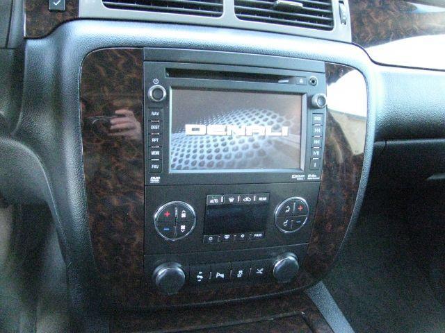 2012 Black GMC Yukon Denali (1GKS2EEF5CR) with an Vortec 6.2L V-8 variable valve control engine, Automatic transmission, located at 2443 Albert Pike, Hot Springs, AR, 71913, (501) 623-6255, 34.492222, -93.109993 - Photo#9