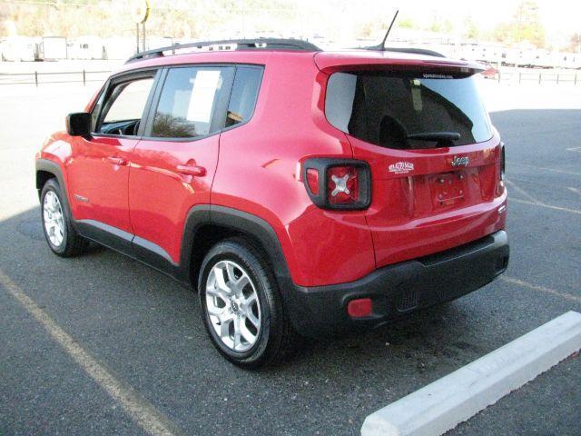 2017 Red Jeep Renegade Latitude FWD (ZACCJABB6HP) with an Tigershark MultiAir 2.4L I-4 variable valve contro engine, Automatic transmission, located at 2443 Albert Pike, Hot Springs, AR, 71913, (501) 623-6255, 34.492222, -93.109993 - Photo#2