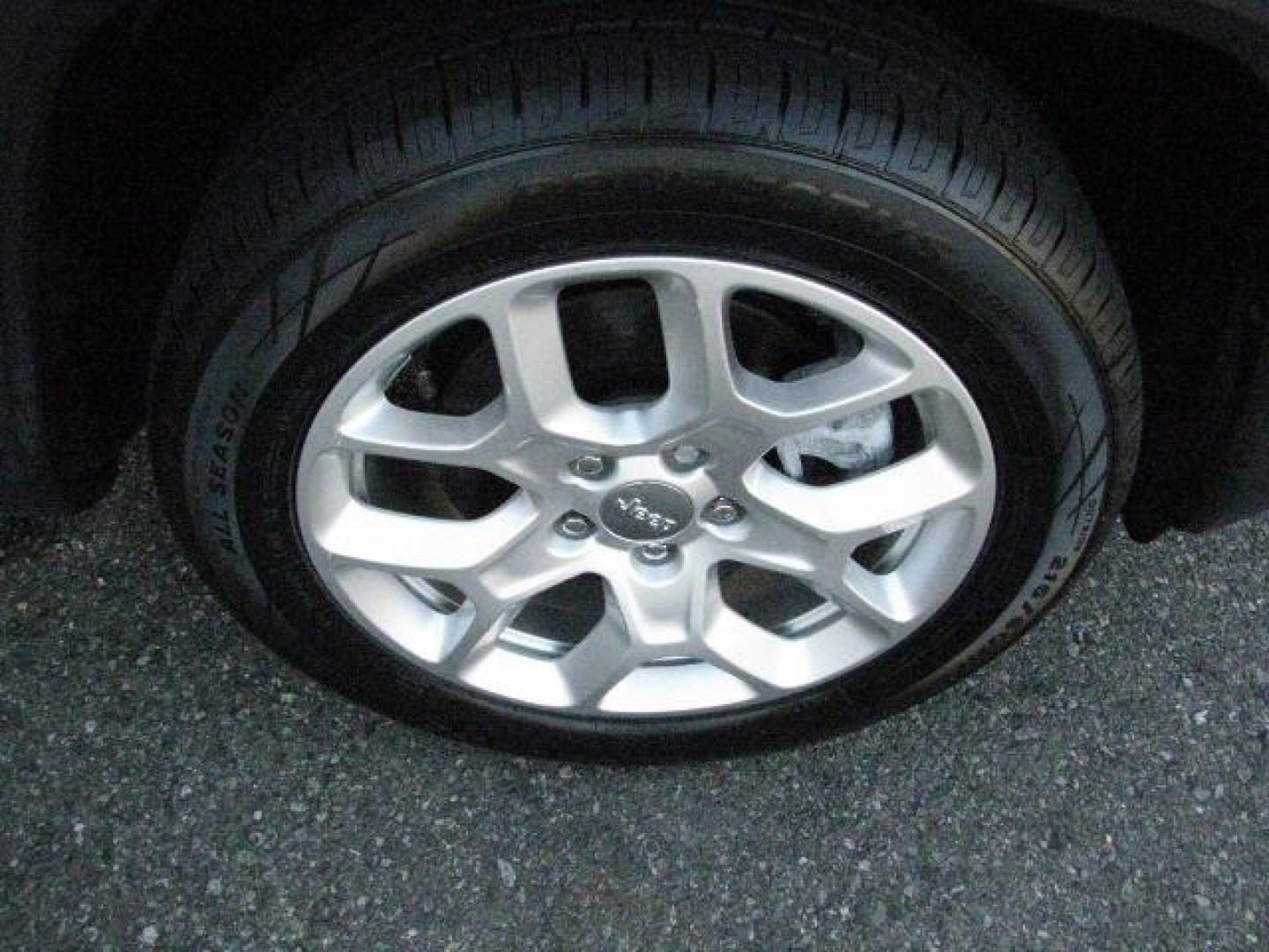 2017 Red Jeep Renegade Latitude FWD (ZACCJABB6HP) with an Tigershark MultiAir 2.4L I-4 variable valve contro engine, Automatic transmission, located at 2443 Albert Pike, Hot Springs, AR, 71913, (501) 623-6255, 34.492222, -93.109993 - Photo#6