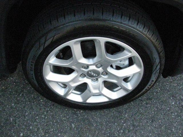 2017 Red Jeep Renegade Latitude FWD (ZACCJABB6HP) with an Tigershark MultiAir 2.4L I-4 variable valve contro engine, Automatic transmission, located at 2443 Albert Pike, Hot Springs, AR, 71913, (501) 623-6255, 34.492222, -93.109993 - Photo#6