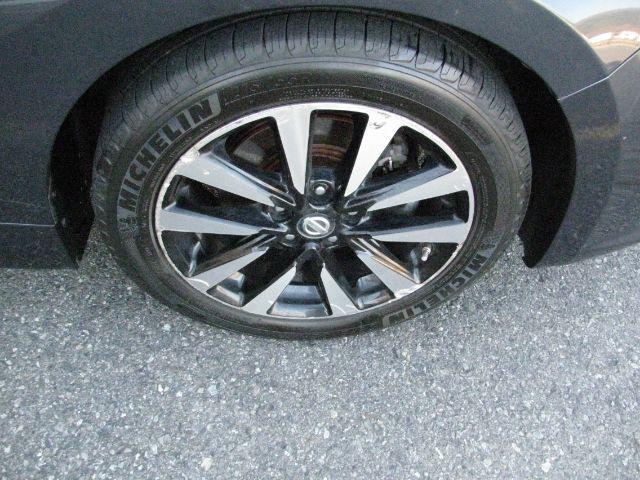 2018 Gray Nissan Altima 2.5 SL (1N4AL3AP7JC) with an 2.5L I-4 DOHC engine, Automatic transmission, located at 2443 Albert Pike, Hot Springs, AR, 71913, (501) 623-6255, 34.492222, -93.109993 - Photo#6