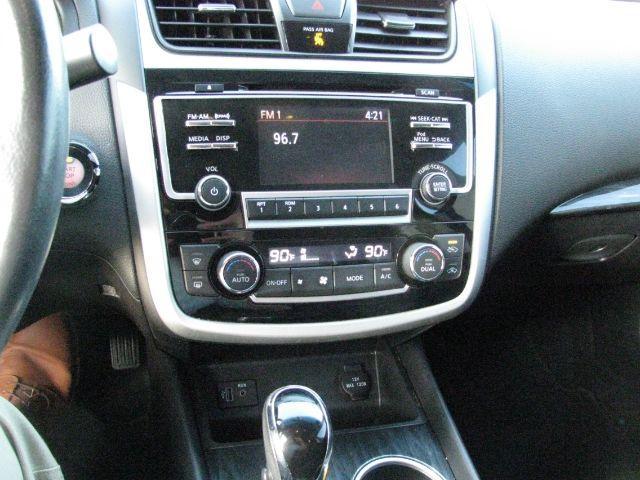 2018 Gray Nissan Altima 2.5 SL (1N4AL3AP7JC) with an 2.5L I-4 DOHC engine, Automatic transmission, located at 2443 Albert Pike, Hot Springs, AR, 71913, (501) 623-6255, 34.492222, -93.109993 - Photo#9