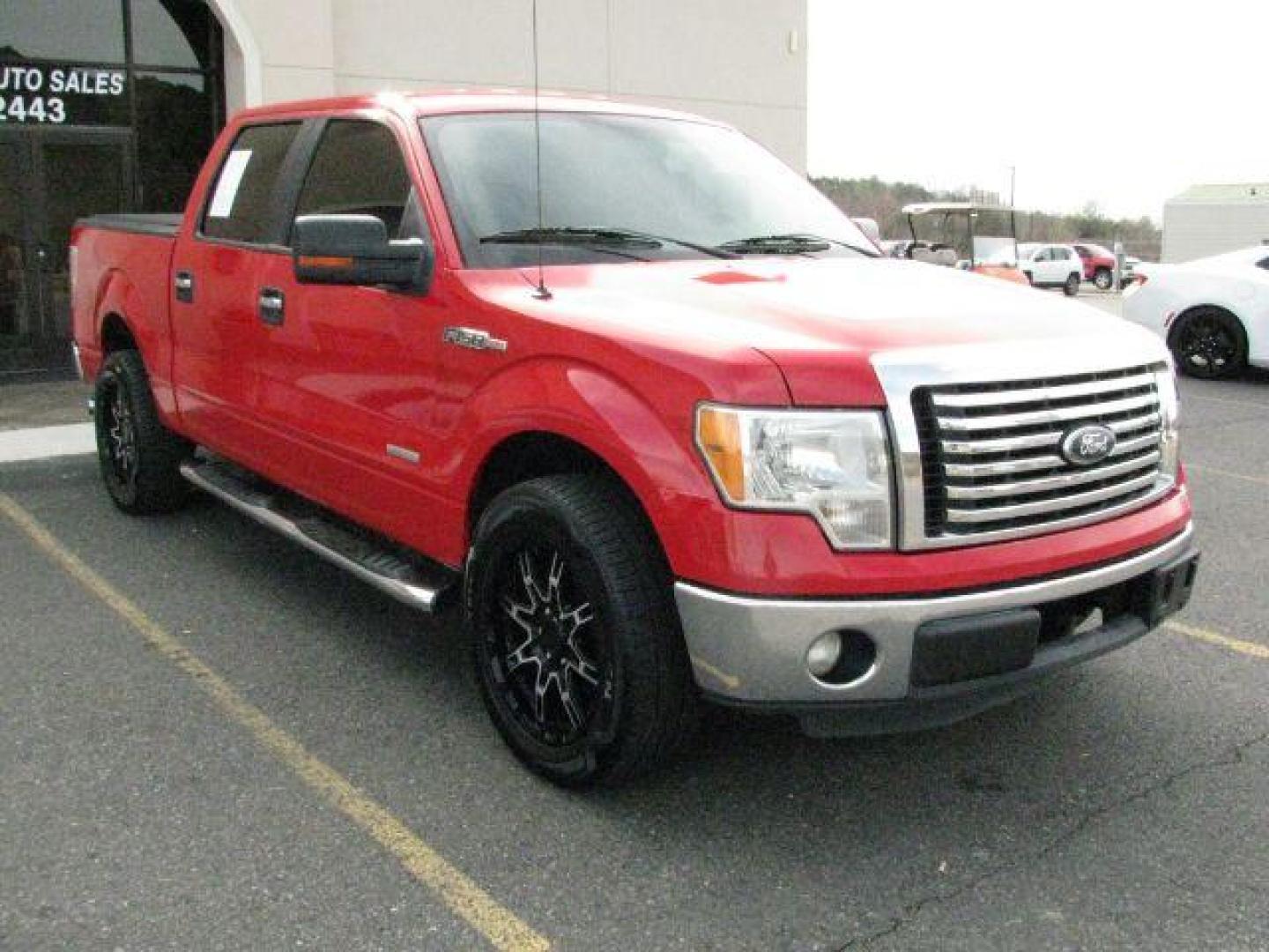2011 Red Ford F-150 XLT (1FTFW1CT3BF) with an EcoBoost 3.5L V-6 gasoline direct injection engine, Automatic transmission, located at 2443 Albert Pike, Hot Springs, AR, 71913, (501) 623-6255, 34.492222, -93.109993 - Photo#5