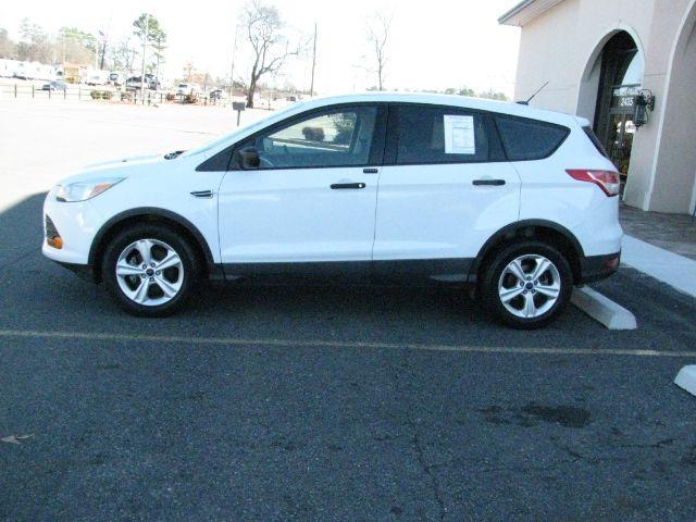 2016 White Ford Escape S (1FMCU0F76GU) with an Duratec 2.5L I-4 DOHC engine, Automatic transmission, located at 2443 Albert Pike, Hot Springs, AR, 71913, (501) 623-6255, 34.492222, -93.109993 - Photo#1