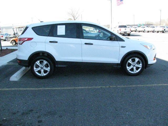 2016 White Ford Escape S (1FMCU0F76GU) with an Duratec 2.5L I-4 DOHC engine, Automatic transmission, located at 2443 Albert Pike, Hot Springs, AR, 71913, (501) 623-6255, 34.492222, -93.109993 - Photo#4