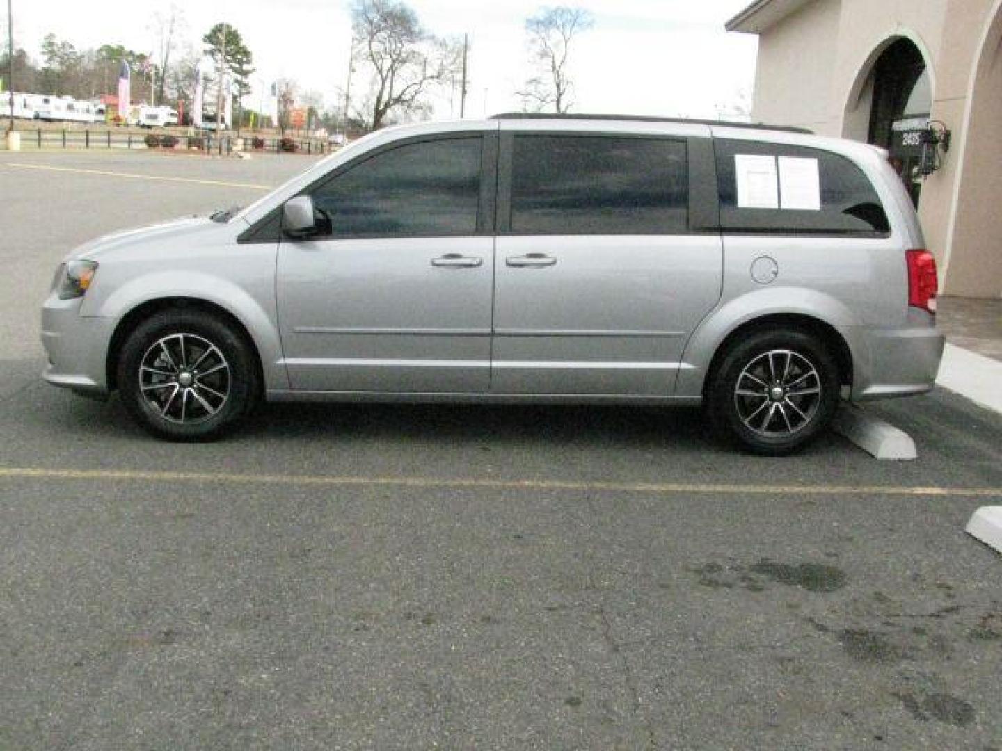 2017 Silver Dodge Grand Caravan GT (2C4RDGEG0HR) with an Pentastar 3.6L V-6 DOHC engine, Automatic transmission, located at 2443 Albert Pike, Hot Springs, AR, 71913, (501) 623-6255, 34.492222, -93.109993 - Photo#1