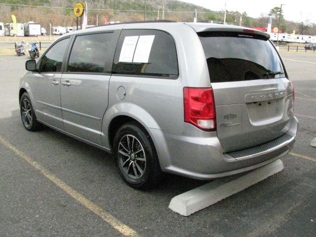 2017 Silver Dodge Grand Caravan GT (2C4RDGEG0HR) with an Pentastar 3.6L V-6 DOHC engine, Automatic transmission, located at 2443 Albert Pike, Hot Springs, AR, 71913, (501) 623-6255, 34.492222, -93.109993 - Photo#2