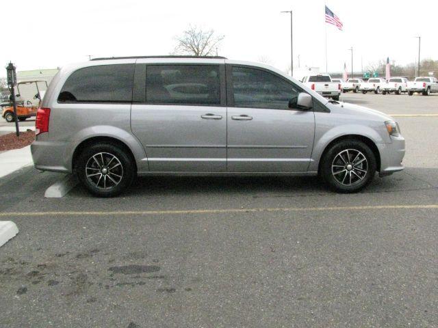 2017 Silver Dodge Grand Caravan GT (2C4RDGEG0HR) with an Pentastar 3.6L V-6 DOHC engine, Automatic transmission, located at 2443 Albert Pike, Hot Springs, AR, 71913, (501) 623-6255, 34.492222, -93.109993 - Photo#4
