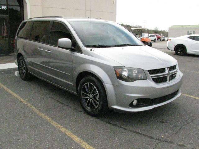 2017 Silver Dodge Grand Caravan GT (2C4RDGEG0HR) with an Pentastar 3.6L V-6 DOHC engine, Automatic transmission, located at 2443 Albert Pike, Hot Springs, AR, 71913, (501) 623-6255, 34.492222, -93.109993 - Photo#5