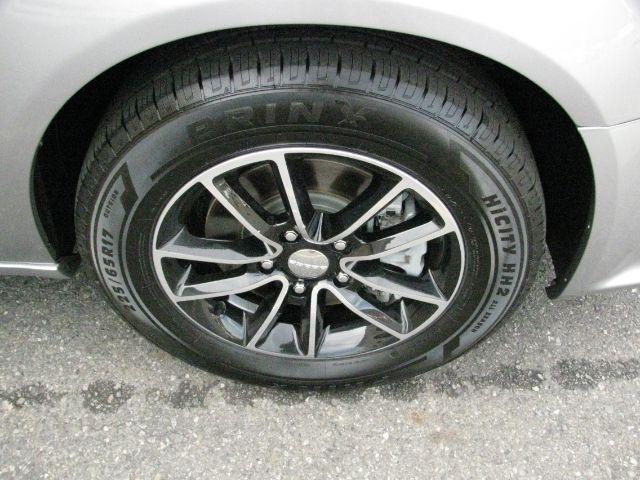 2017 Silver Dodge Grand Caravan GT (2C4RDGEG0HR) with an Pentastar 3.6L V-6 DOHC engine, Automatic transmission, located at 2443 Albert Pike, Hot Springs, AR, 71913, (501) 623-6255, 34.492222, -93.109993 - Photo#6