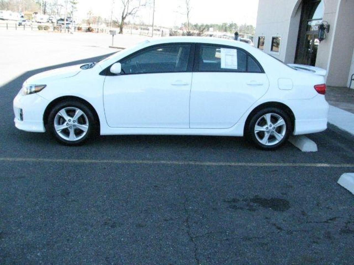 2013 White Toyota Corolla S (2T1BU4EE5DC) with an 1.8L I-4 DOHC engine, Automatic transmission, located at 2443 Albert Pike, Hot Springs, AR, 71913, (501) 623-6255, 34.492222, -93.109993 - Photo#1