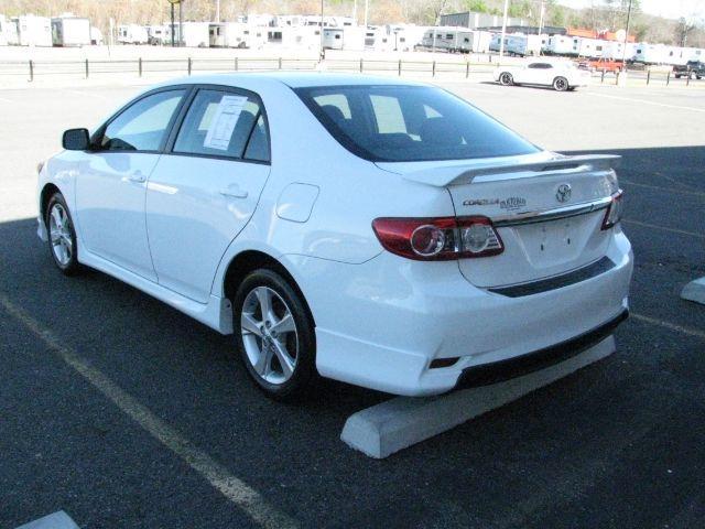 2013 White Toyota Corolla S (2T1BU4EE5DC) with an 1.8L I-4 DOHC engine, Automatic transmission, located at 2443 Albert Pike, Hot Springs, AR, 71913, (501) 623-6255, 34.492222, -93.109993 - Photo#2