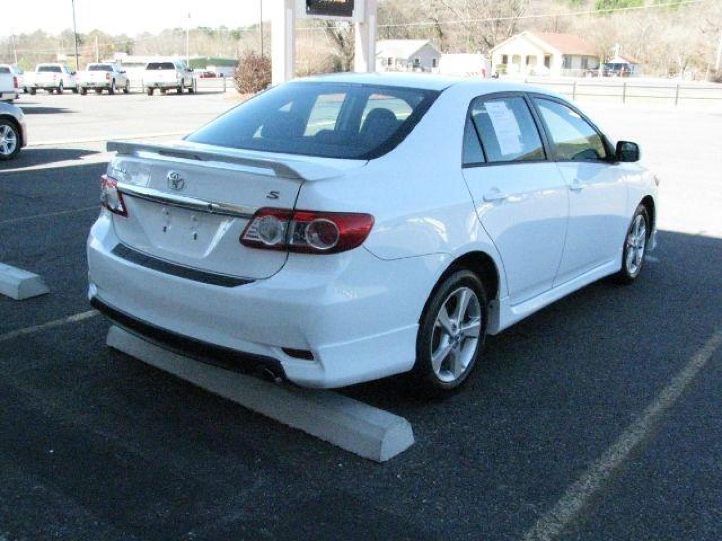 2013 White Toyota Corolla S (2T1BU4EE5DC) with an 1.8L I-4 DOHC engine, Automatic transmission, located at 2443 Albert Pike, Hot Springs, AR, 71913, (501) 623-6255, 34.492222, -93.109993 - Photo#3