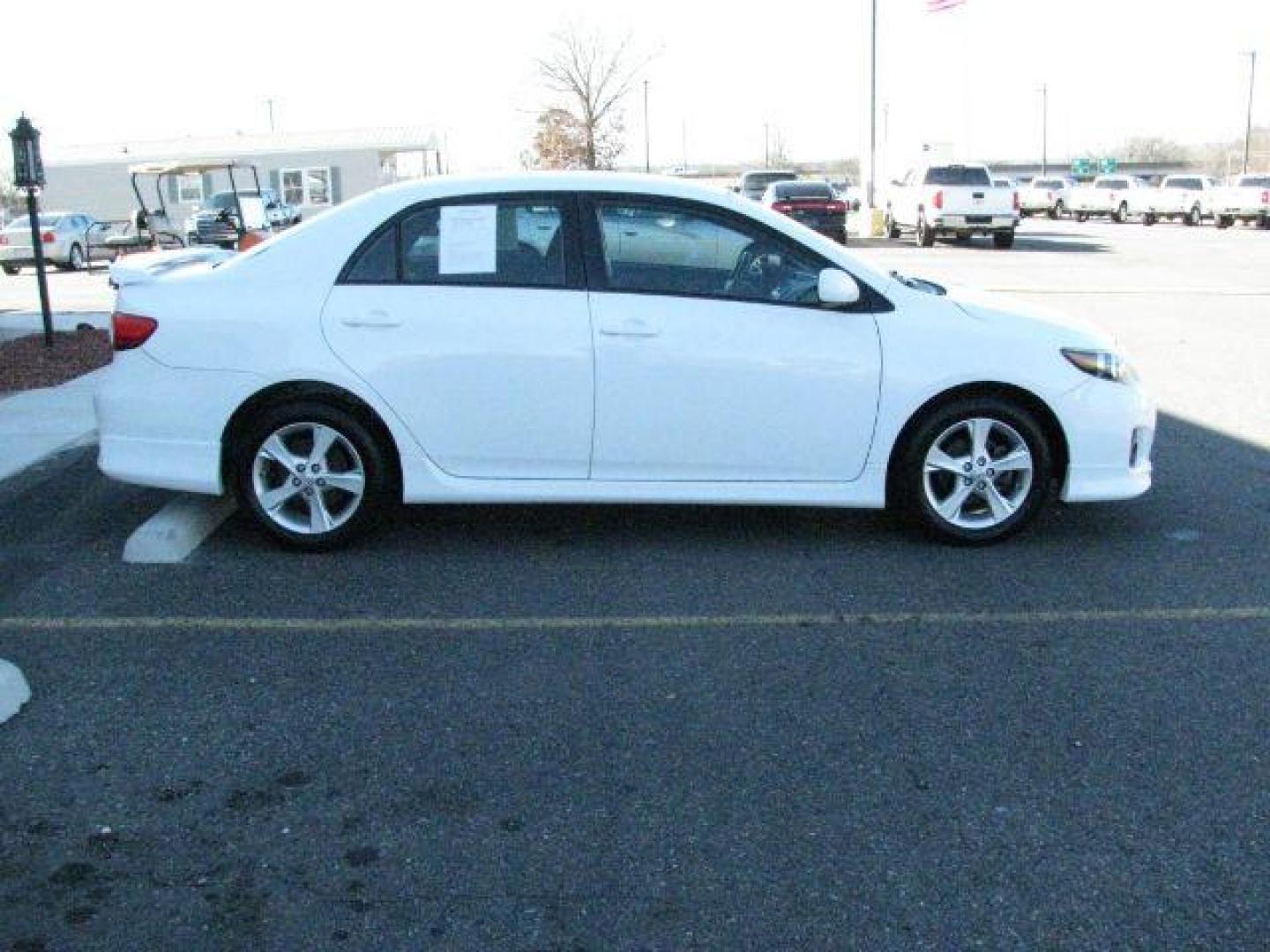 2013 White Toyota Corolla S (2T1BU4EE5DC) with an 1.8L I-4 DOHC engine, Automatic transmission, located at 2443 Albert Pike, Hot Springs, AR, 71913, (501) 623-6255, 34.492222, -93.109993 - Photo#4