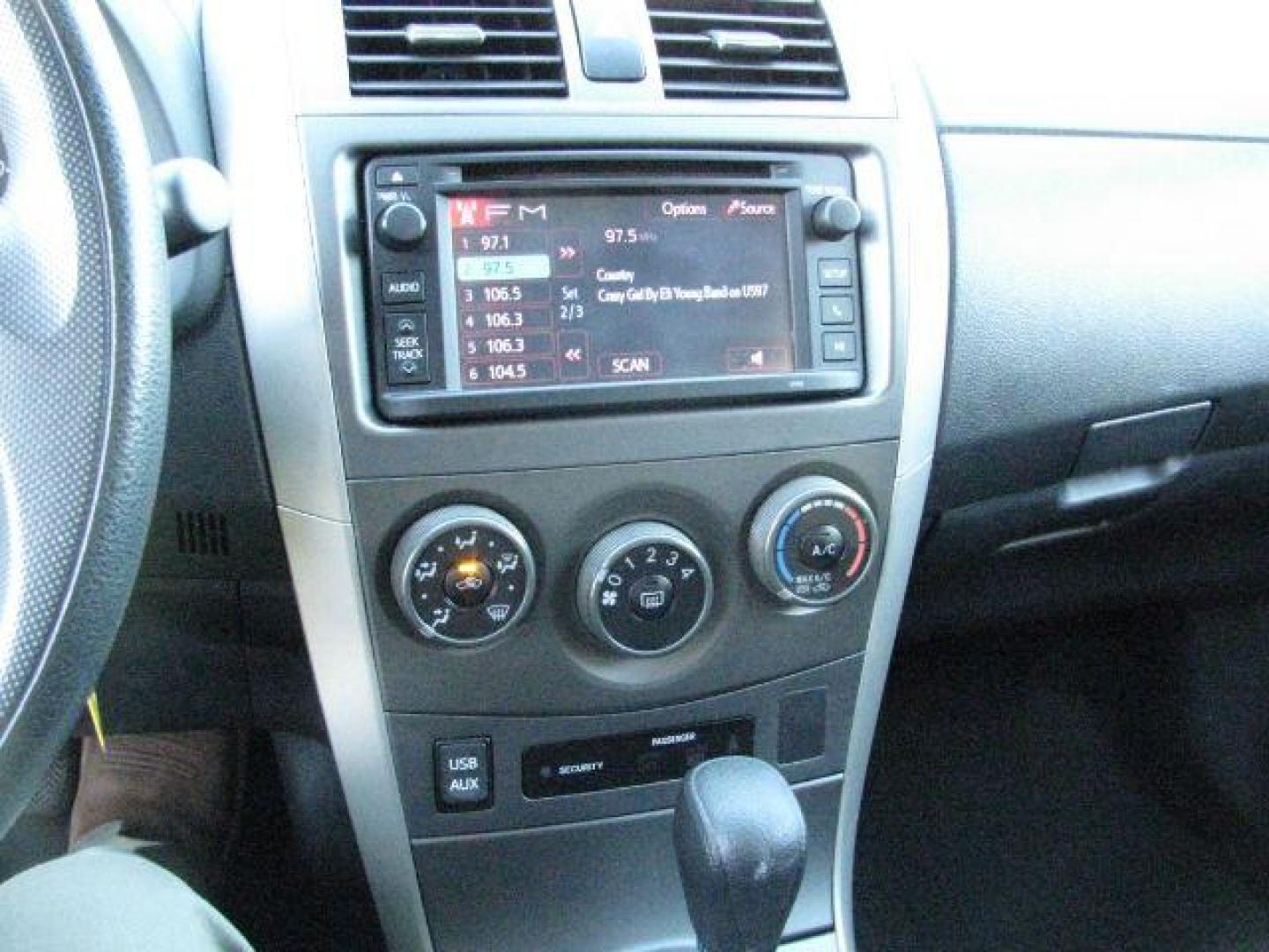 2013 White Toyota Corolla S (2T1BU4EE5DC) with an 1.8L I-4 DOHC engine, Automatic transmission, located at 2443 Albert Pike, Hot Springs, AR, 71913, (501) 623-6255, 34.492222, -93.109993 - Photo#9