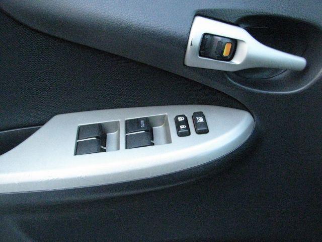 2013 White Toyota Corolla S (2T1BU4EE5DC) with an 1.8L I-4 DOHC engine, Automatic transmission, located at 2443 Albert Pike, Hot Springs, AR, 71913, (501) 623-6255, 34.492222, -93.109993 - Photo#10