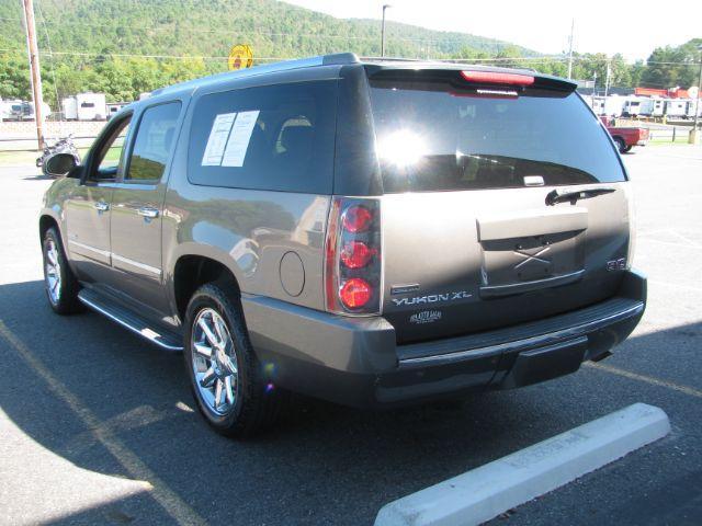 2011 Brown GMC Yukon Denali XL 4WD (1GKS2MEF9BR) with an 6.2L V8 OHV 16V engine, 6-Speed Automatic transmission, located at 2443 Albert Pike, Hot Springs, AR, 71913, (501) 623-6255, 34.492222, -93.109993 - Photo#3
