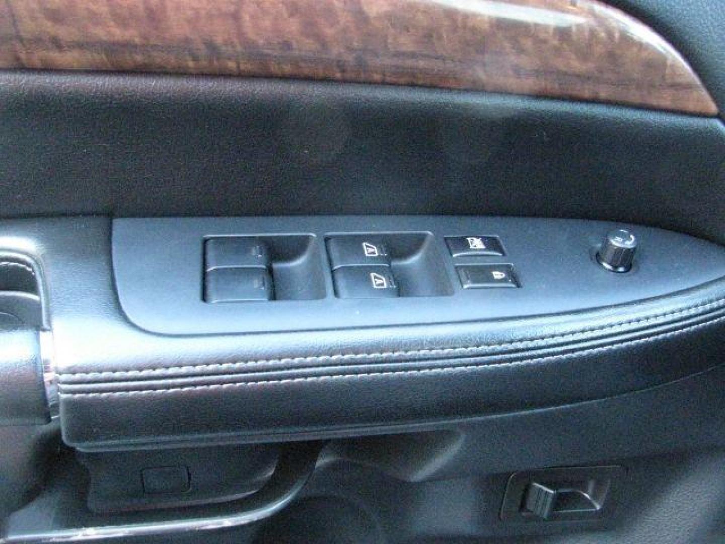 2012 Silver Nissan Armada SL (5N1BA0NDXCN) with an Endurance 5.6L V-8 DOHC engine, Automatic transmission, located at 2443 Albert Pike, Hot Springs, AR, 71913, (501) 623-6255, 34.492222, -93.109993 - Photo#10